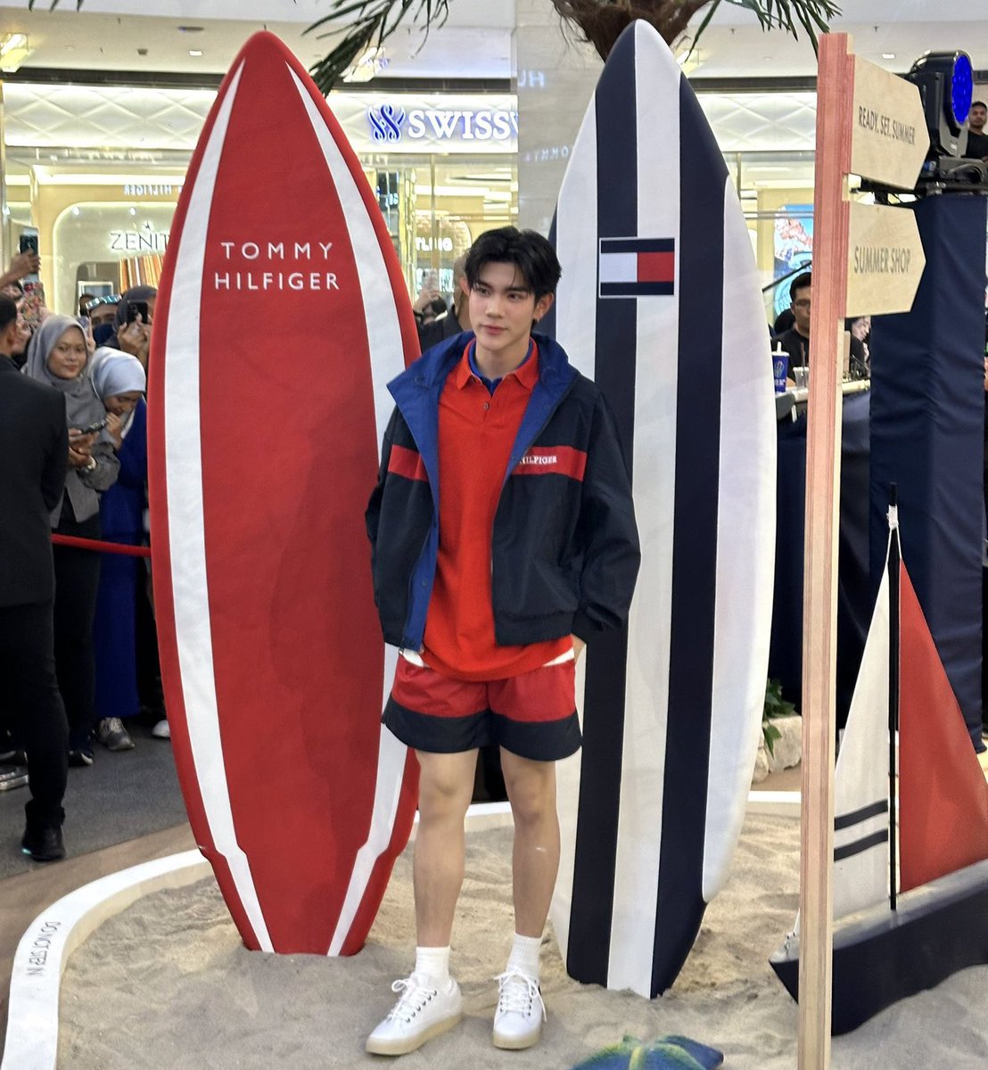 Pkhunfourth's tweet image. ไม่สามารถละลายตาจากลุคของพี่ @TommyHilfiger Boy!! ❤️💙 น้องโฟ้ดน่ารักมากๆ โมเดลนายแบบ🫶🏻❤️‍🔥

#FourthCheckFourthCheck
#Fourthnattawat @tawattannn