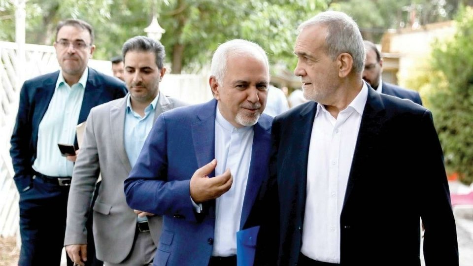هر کدامتان یک بار هشتگ #عزل_ظریف_مطالبه_ملی را منشن کنید، ببینیم چند نفر پای این مطالبه ملی ایستاده‌اند!