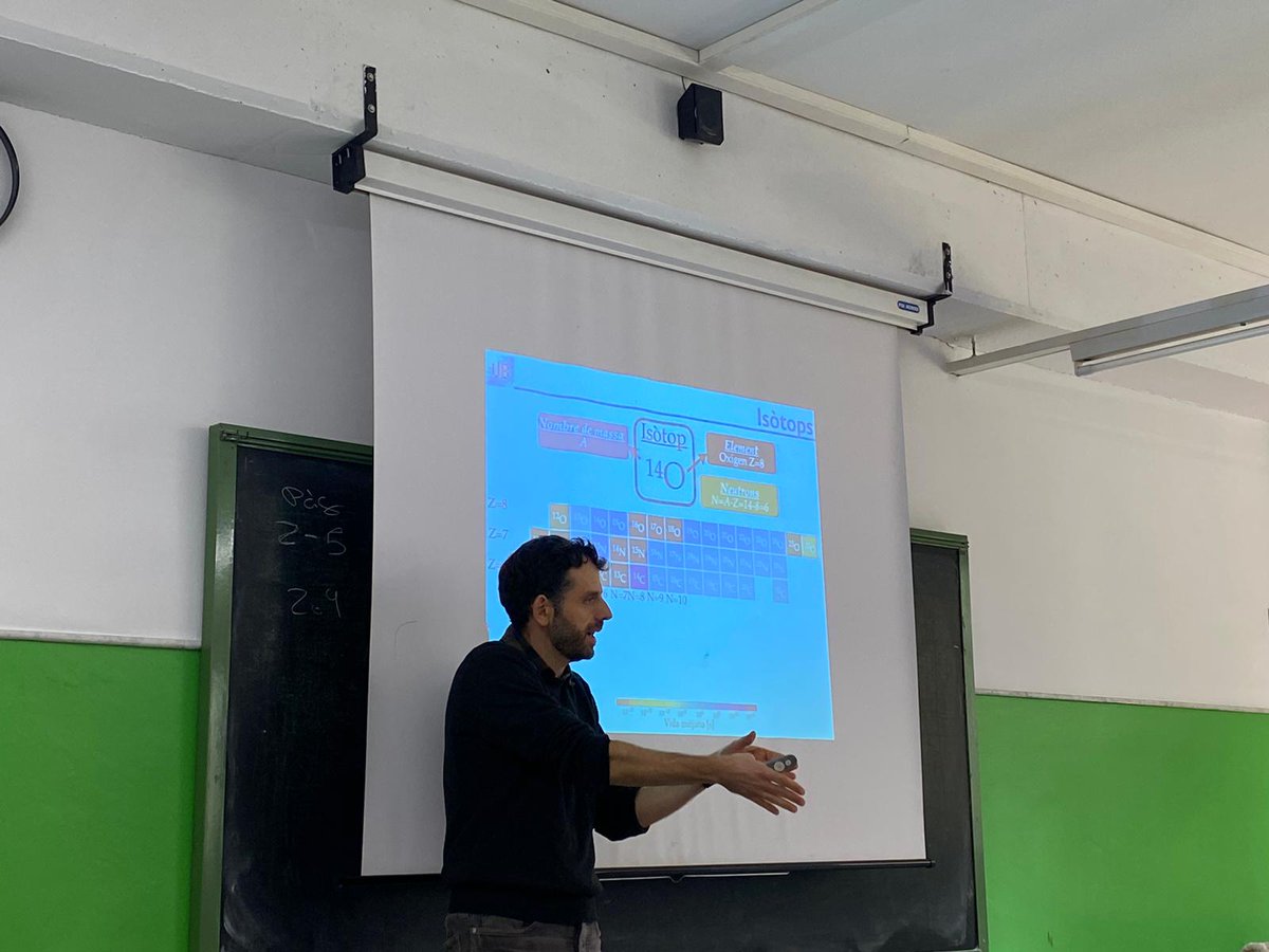 ICCUB Divulga (@iccubdivulga) on Twitter photo L'investigador <a href="/ArnauRios/">arnau rios</a> va portar el "quiz dels isòtops: un concurs de física nuclear" a la classe de 4t d'ESO de l'INS <a href="/vinyesvelles/">Ins Vinyes Velles</a>
⚛️L'alumnat s'ho va passar molt bé aprenent sobre física #nuclear i demostrant els seus coneixements!
👉Iniciativa #TOCTOC de <a href="/UBDivulga/">La UB Divulga</a> L'investigador <a href="/ArnauRios/">arnau rios</a> va portar el "quiz dels isòtops: un concurs de física nuclear" a la classe de 4t d'ESO de l'INS <a href="/vinyesvelles/">Ins Vinyes Velles</a>
⚛️L'alumnat s'ho va passar molt bé aprenent sobre física #nuclear i demostrant els seus coneixements!
👉Iniciativa #TOCTOC de <a href="/UBDivulga/">La UB Divulga</a>