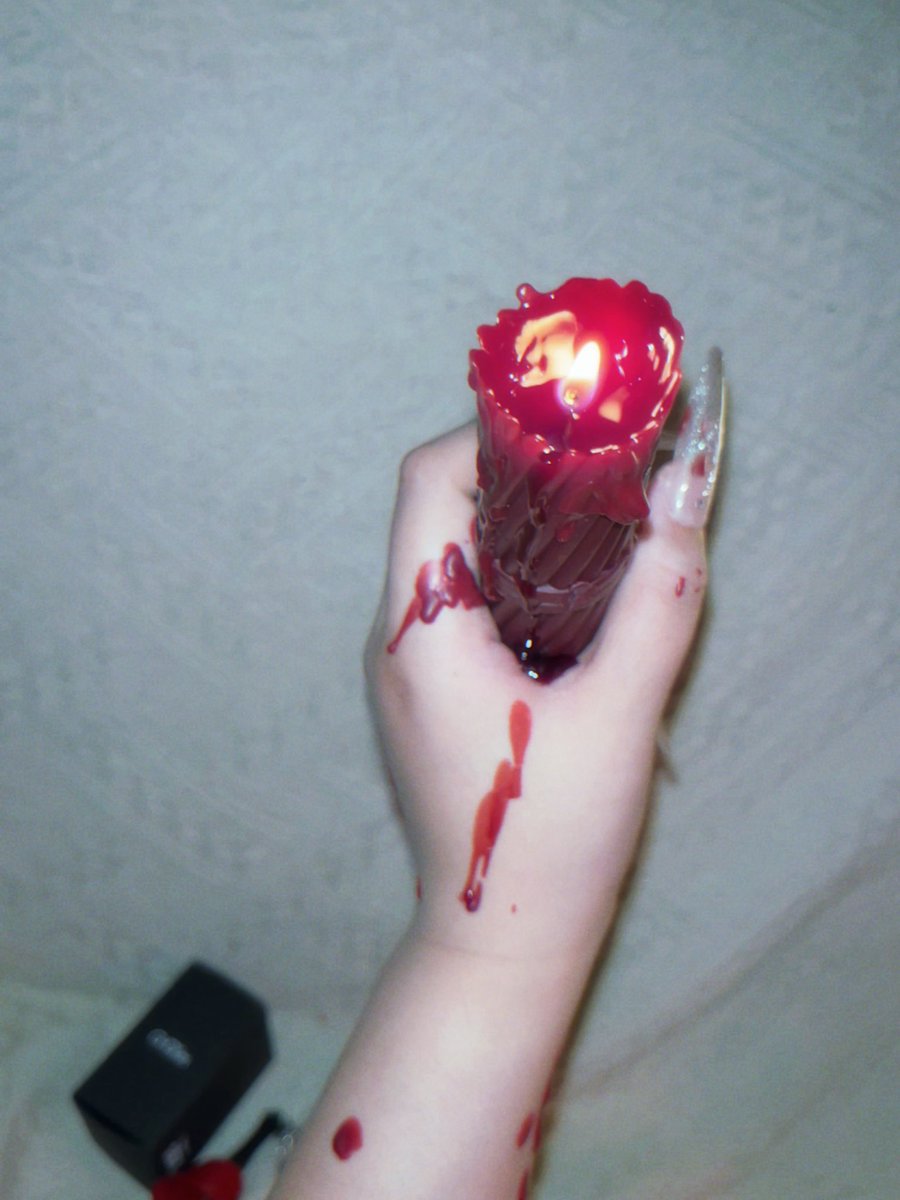 马鞭草香薰·低温蜡烛🕯️<a href="/CHOKer_QX/">iCHOKer</a> 
以清浅的温度给予你深刻的烙印
马鞭草的香气扑面而来，这个味道很好闻！点燃之后45度不会烫伤皮肤，滴在身上带来视觉冲击力的同时，香气也随之弥漫（就不用另外喷香水了！）很适合前戏调情～撕下来蛮容易的不会黏在身上，想尝试低温蜡烛的一定要试试！#低温蜡烛 #le