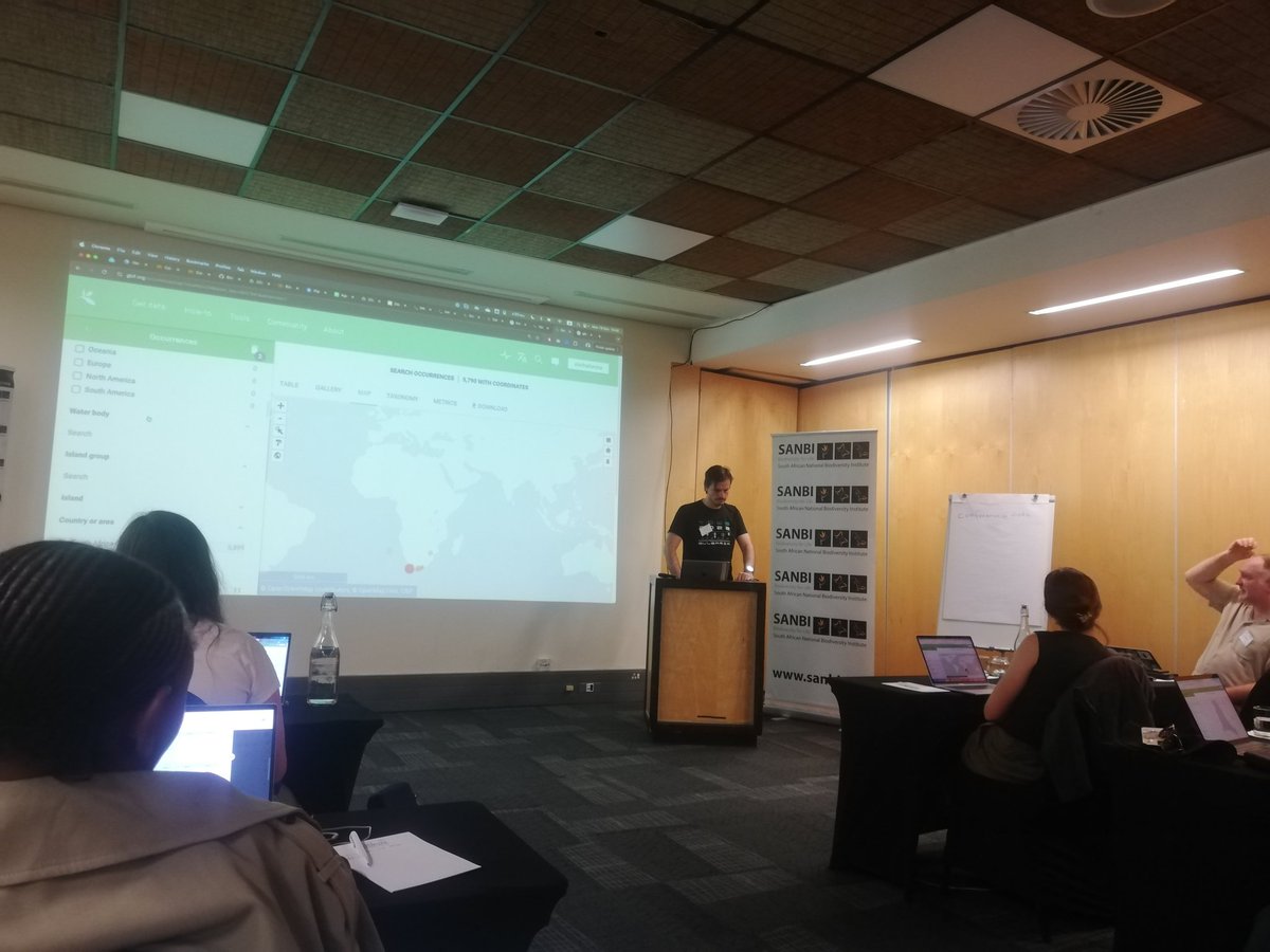 Michal Torma from the University of Oslo introducing us to the powerful tools and resources available on the GBIF website! 🌍
#Sanbigbif
#Gbif