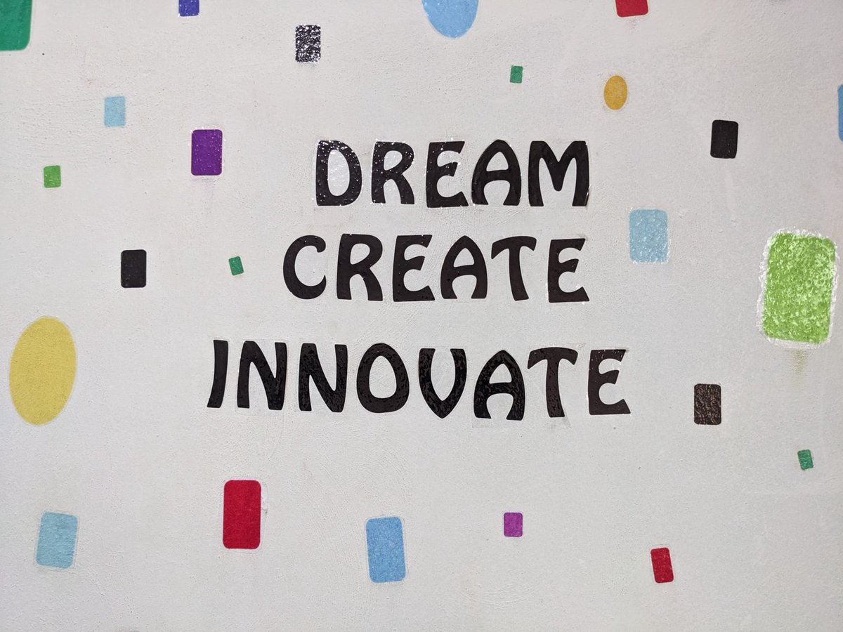 DREAM | CREATE | INNOVATE
that is what we do.😎

#ai #cameroon🇨🇲 #python #machineLearning #seedTechcmr #bamenda #teachableMachines #innovatewithseed