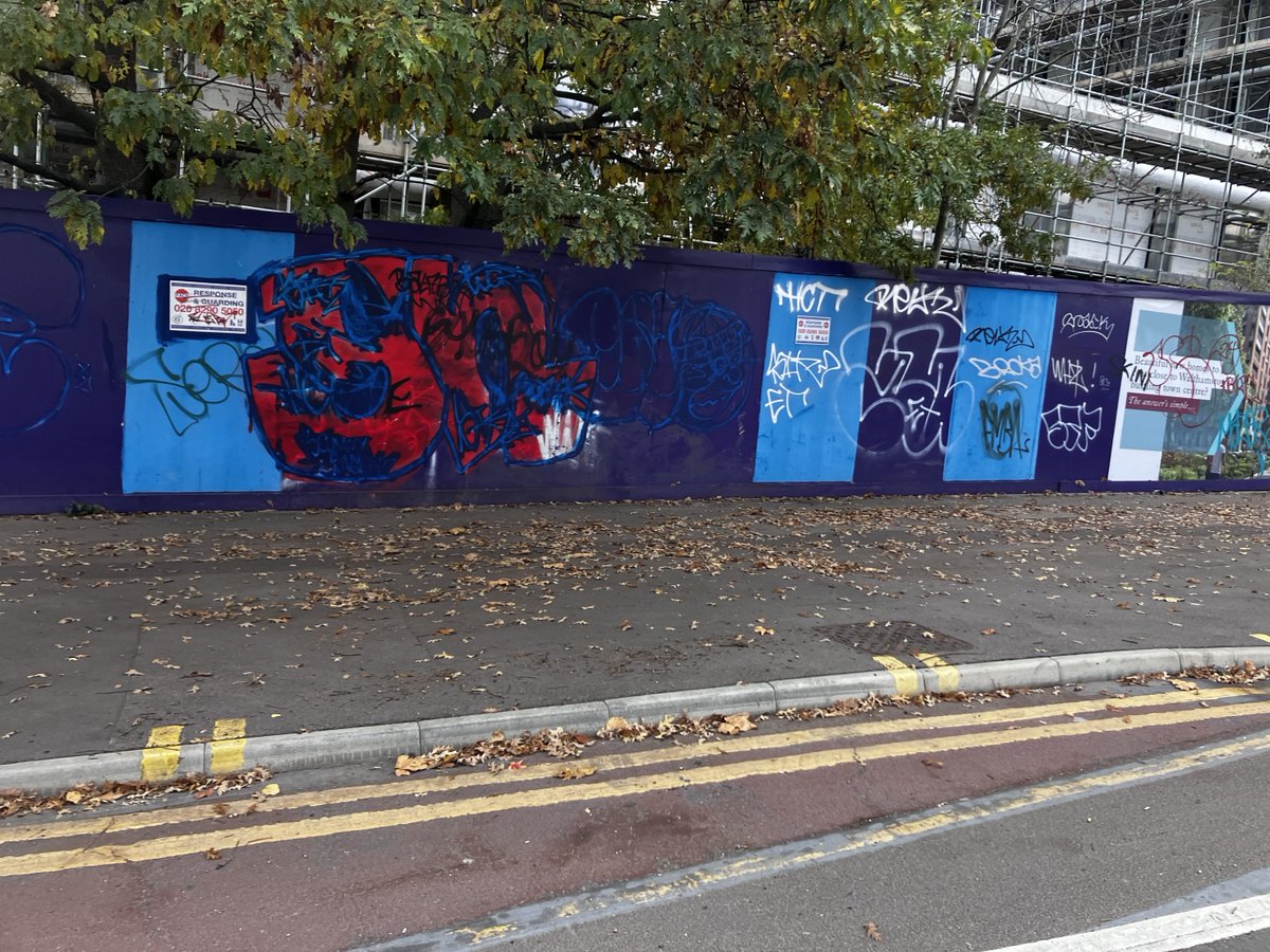 LondonPS_CP's tweet image. The Community Payback group have been tackling some anti social behaviour in Walthamstow for @wfcouncil and its local community by painting over some graffiti.