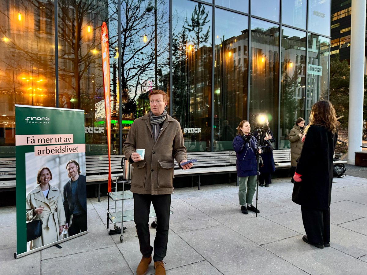 En mann ved navn <a href="/kmgeorgsen/">Kaj-Martin Georgsen</a> på jobb på likelønnsdagen. 

Fra og med i dag jobber norske kvinner «gratis» resten av året, fordi menn tjener 13% mer enn kvinner i snitt. 

På verdensbasis er denne forskjellen 20%. 

Markeringen av denne dagen er et must!  #likelønn #likestilling