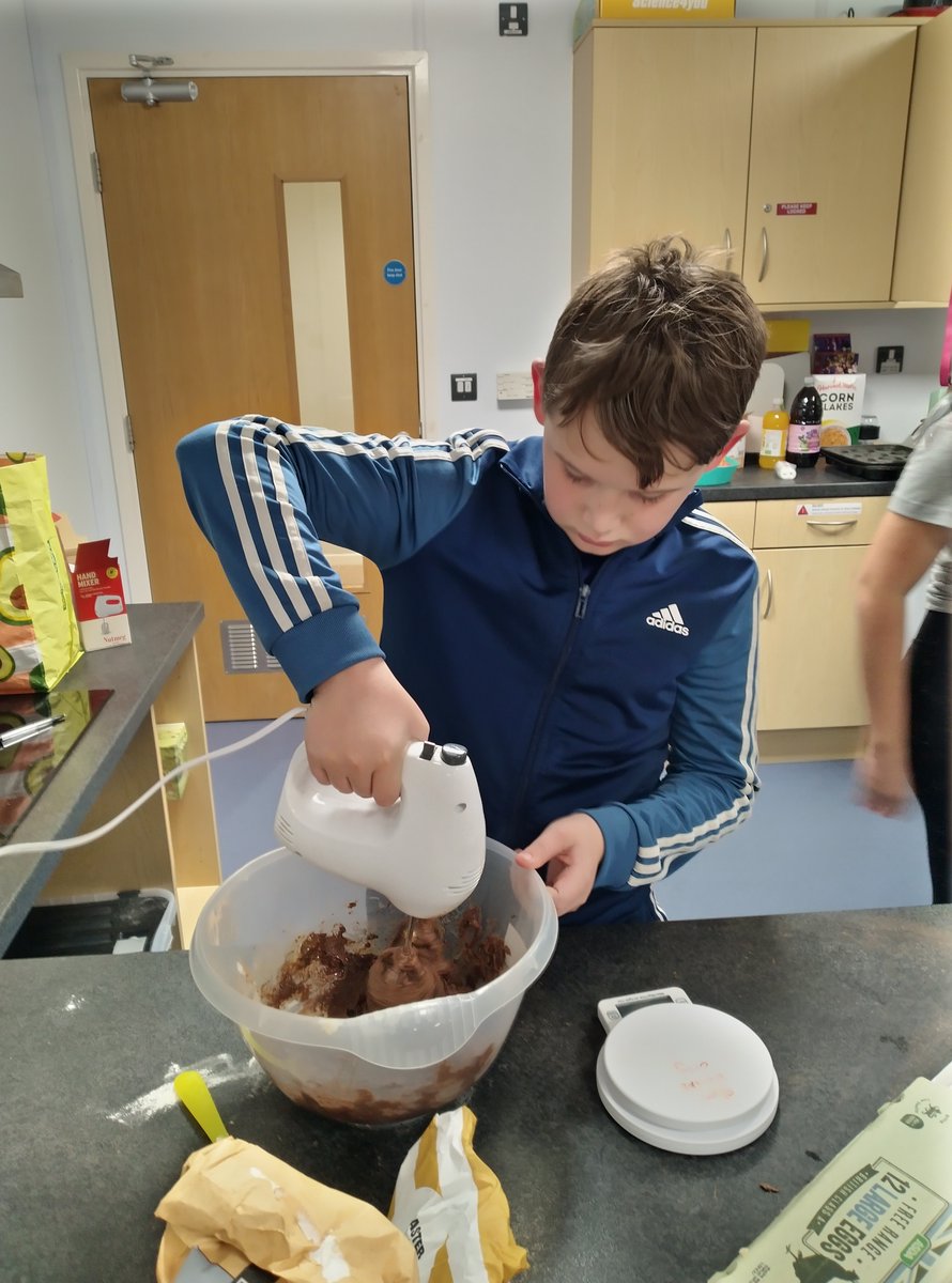 LEEDSMENCAP's tweet image. Who needs a bakery when you&apos;ve got Sibs?

#BakingFun #SweetTreats