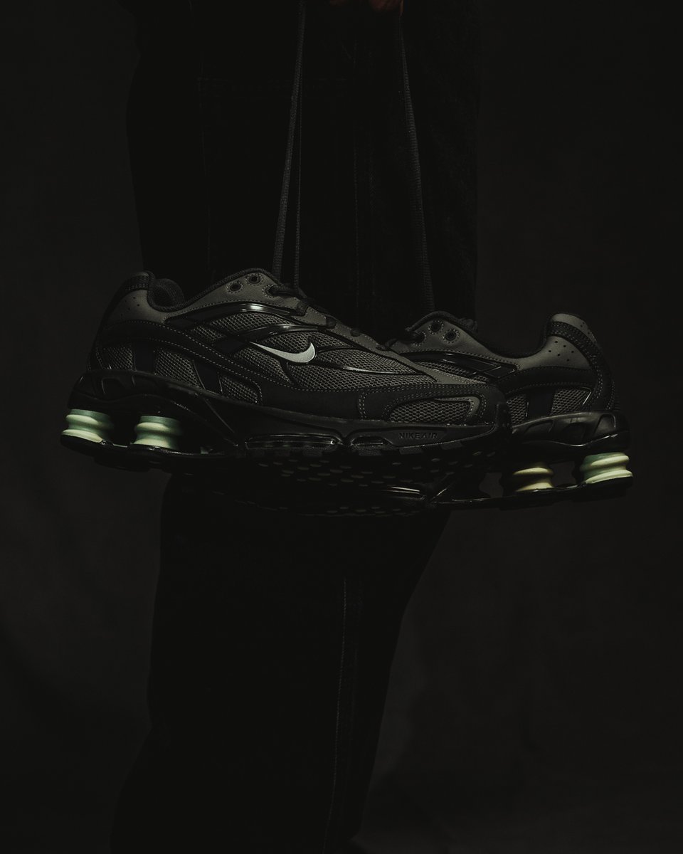AFEWSTORE's tweet image. SHOP LINK ➡️ l8r.it/8HTS

The iconic Nike Shox Ride 2. Bold, innovative, and unapologetically loud – the legendary Shox pillars on the heel are a statement of comfort and cutting-edge design.  

#NikeShox #ShoxRide2 #IconicStyle #AfewStore
