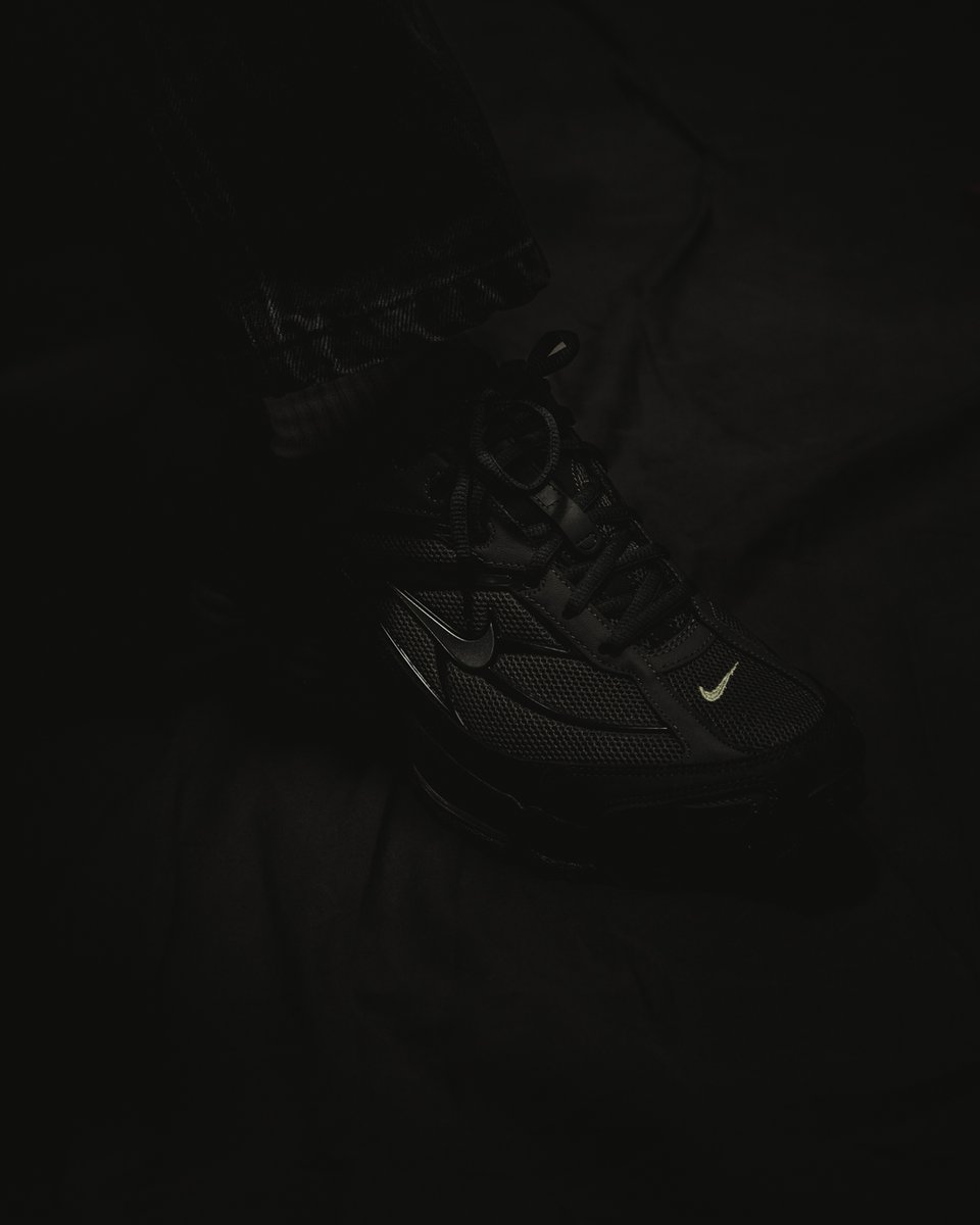 AFEWSTORE's tweet image. SHOP LINK ➡️ l8r.it/8HTS

The iconic Nike Shox Ride 2. Bold, innovative, and unapologetically loud – the legendary Shox pillars on the heel are a statement of comfort and cutting-edge design.  

#NikeShox #ShoxRide2 #IconicStyle #AfewStore