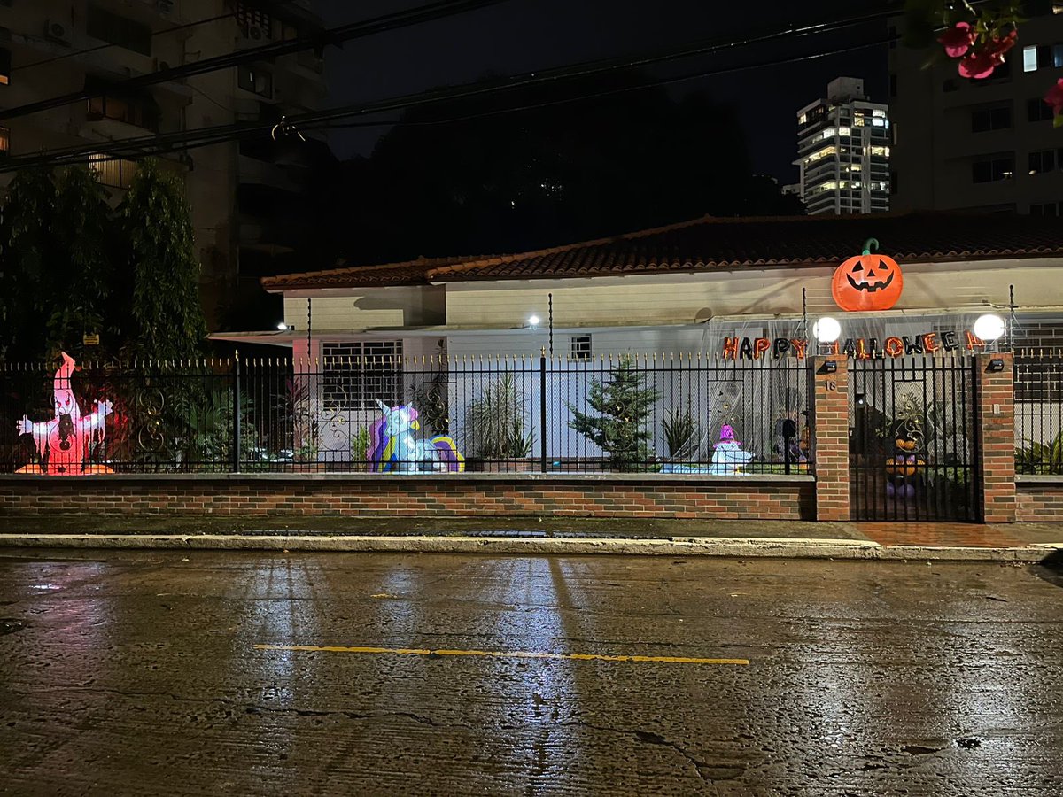 Ganadores del concurso disfraces y mejor decoración fue la casa #18. Felicidades a todos los participantes.