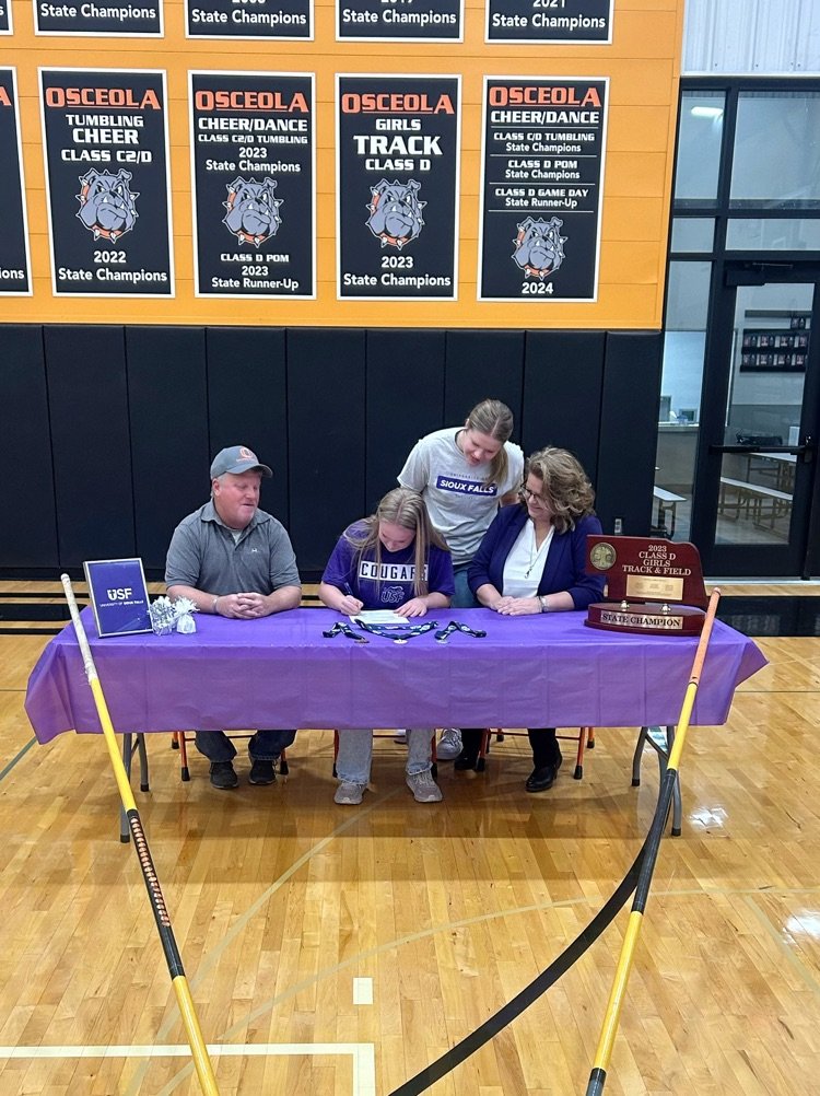 Congratulations to Janna Roberts on her signing day! We wish you all the best as you continue your track and academic career at USF!