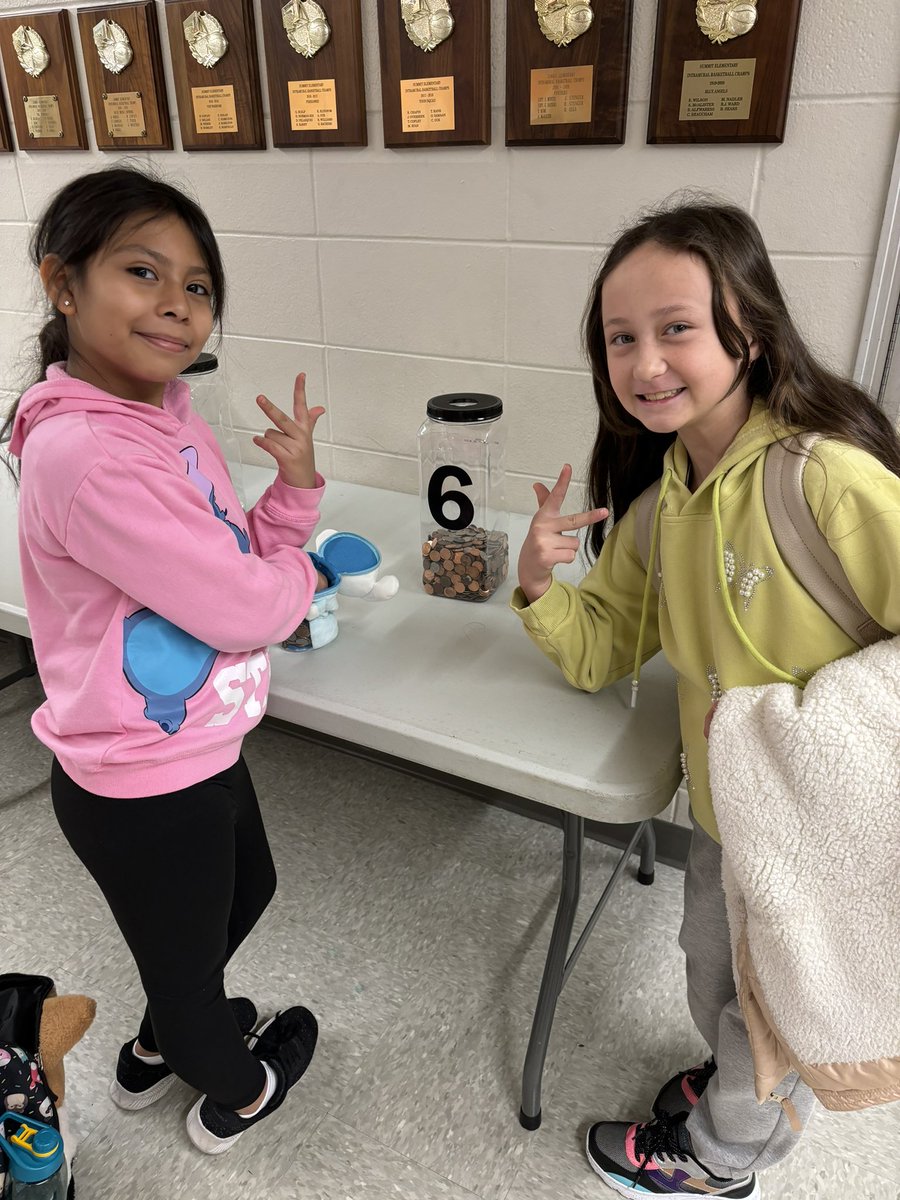 McGheeJennifer's tweet photo. It was the best first day of Coin Wars @summitbees! So many students were excited to donate their change to help local families this holiday season through @9UnitedLeaders Shop &amp; Share. We are collecting coins all week! https://t.co/AVPEtnA4V3