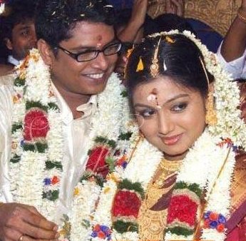 kayaldevaraj's tweet photo. November 19th
Actor, Producer, Director #ManojKBharathi , Actress #Nandana 18th Year Wedding Anniversary.
#NandanaWeddingAnniversary
#NandanaManoj
@manojkumarb_76 @offBharathiraja https://t.co/gmuAHvmJqC