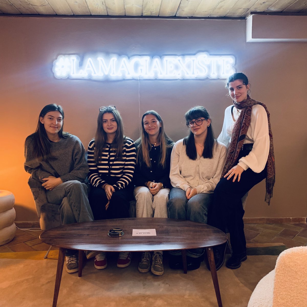 MSBarcelona's tweet image. Nos étudiantes d’ECS2 de MediaSchool Barcelona ont visité le Bridal Hub Supertocadas, un espace multifonctionnel unique combinant une agence de communication, La Costa, et l’atelier-showroom de Supertocadas, une marque artisanale d’accessoires pour mariées. 💍
#MSBarcelona #ECS2