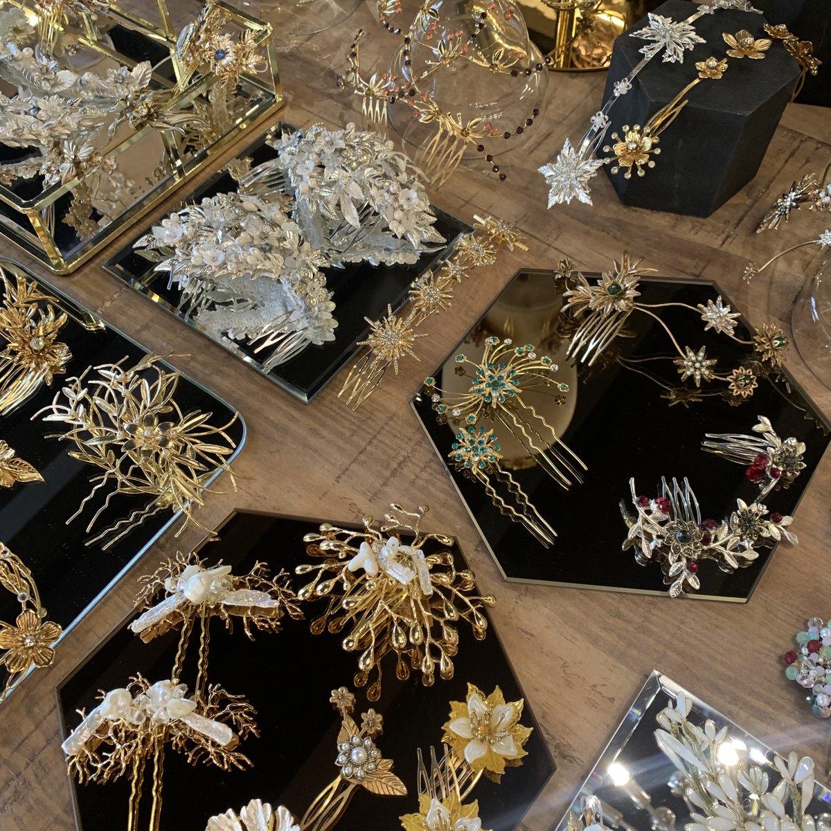 MSBarcelona's tweet image. Nos étudiantes d’ECS2 de MediaSchool Barcelona ont visité le Bridal Hub Supertocadas, un espace multifonctionnel unique combinant une agence de communication, La Costa, et l’atelier-showroom de Supertocadas, une marque artisanale d’accessoires pour mariées. 💍
#MSBarcelona #ECS2