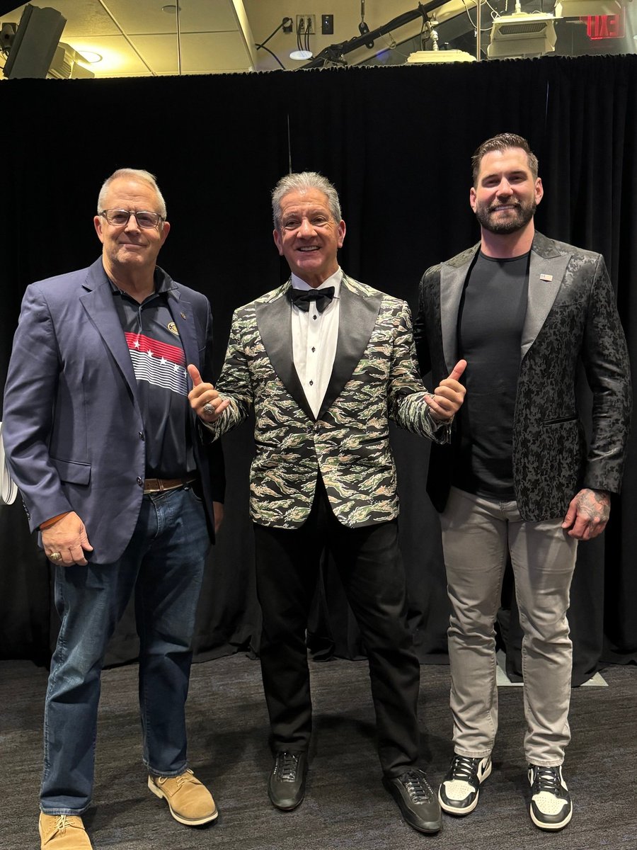 SOFWarriorFnd's tweet photo. SNAG THE SUIT 💪 We wanted to give a big 'Thank You' to @blckriflecoffee and @ufc for joining together to salute military service by raising funds for the SOWF through the non-profit's first-ever specialty memorabilia auction! Click here for the auction: https://t.co/RDGduNpzOl

You have the opportunity to win this custom-made jacket that UFC® Announcer Bruce Buffer was sporting, designed by King & Bay Custom Clothing Inc. The proceeds will benefit SOWF's Children with Disabilities Program! 

Thank you to BRCC for their endless support and to UFC® for being a part of our #EnduringPromise!
•
•
•
#specialoperationswarriorfoundation #EnduringPromise #CradletoCareer #BruceBuffer #UFC #BRCC #auction #suit #nonprofit