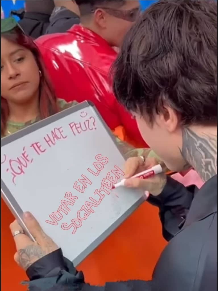 CryboyersR's tweet photo. Esto lo hace muy feliz 🤭
Así que todas a votar porque felicidad siempre le daremos
Link de Votaciones 
XCRY Fashionista del Año #Socialiteen
XCRY Influencer del Año #Socialiteen
XCRY Fandom del Año #Socialiteen
XCRY Streamer del Año #Socialiteen
https://t.co/xlNF1sZ7FC https://t.co/yY1jcaVNR0