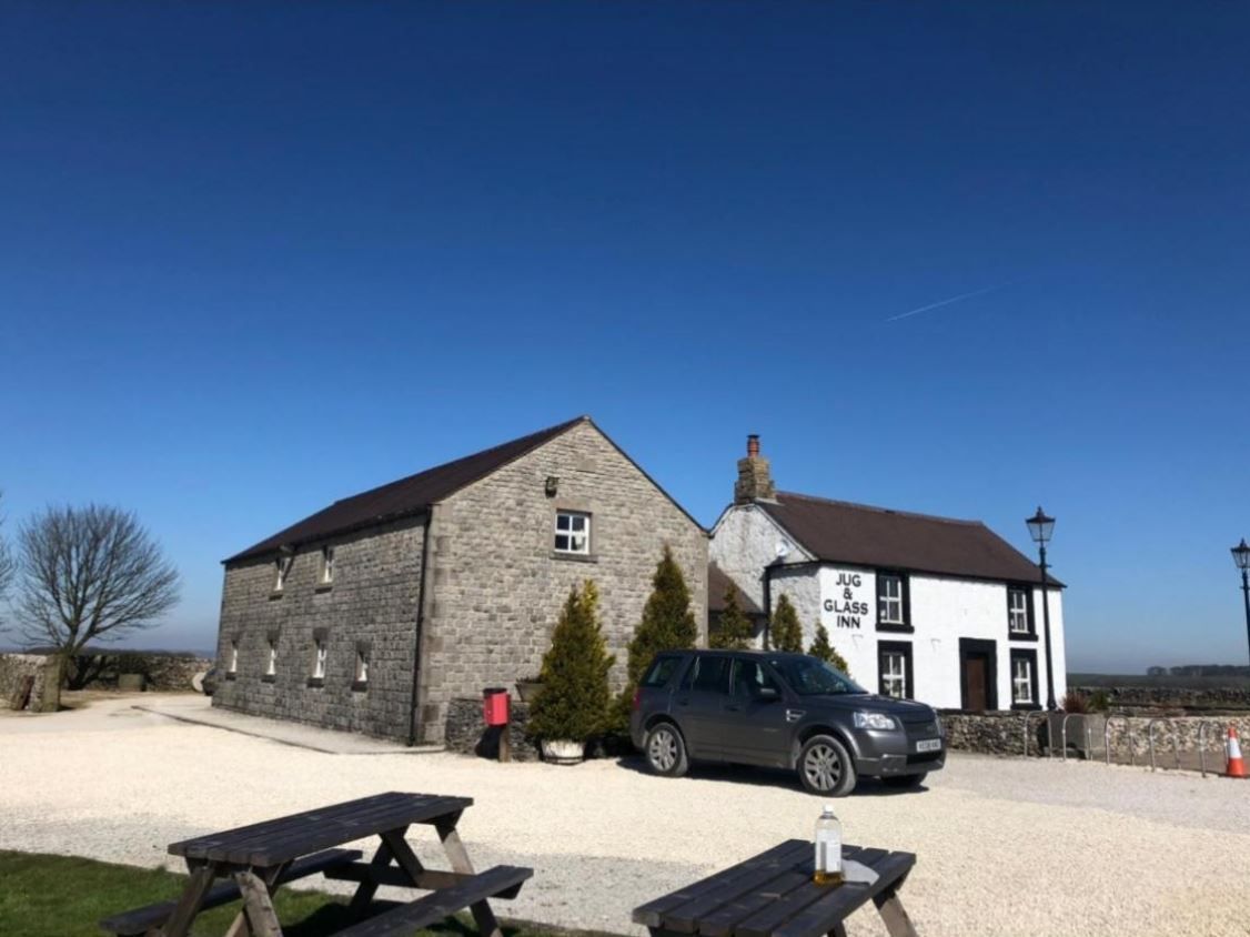 WeAcceptPets's tweet photo. Perched in the White Peak area of the Peak District National Park, The Jug and Glass Inn is the perfect countryside getaway.
🐶 Welcomes dogs and small pets 🐾
https://t.co/hG5woncEUz
#TheJugAndGlassInn #CoachingInn #WhitePeak #PeakDistrict #HistoricPub #Tissington #HighPeak https://t.co/0T2eCyJ9g8