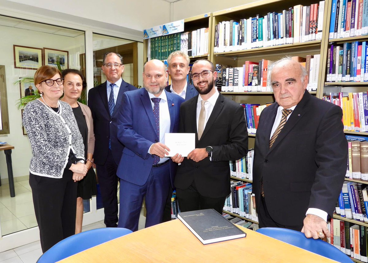 Congratulations Nicholas Vella, MEDAC student 2023/4 awarded the Honorary Consuls Corps Award for the highest grade in the MA dissertation. 👏
Award presented by Dean of the HCC 🇲🇹 Prof. Ing. Joseph Buhagiar in the presence of MEDAC Chairman President Emeritus Dr George Vella.