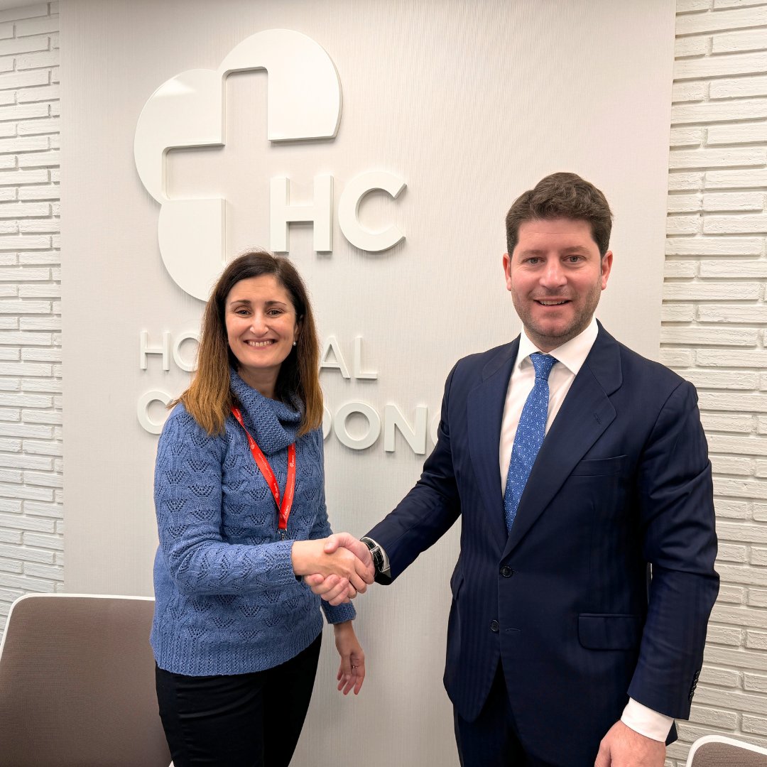 En el Hospital Ribera Covadonga hemos firmado un acuerdo con @mota-engil renewing España. 
Para la instalación de 2 puntos de carga para vehículos eléctricos en el parking del hospital. 
#SaludResponsable