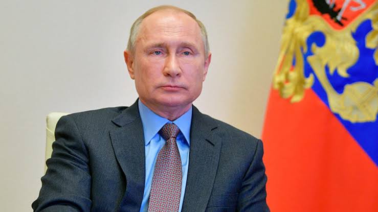 🔴 Vladimir Putin:

▪️NATO'nun Kiev rejiminin Rus topraklarına saldırmasına izin verebileceğini veya yasaklayabileceğini söylemek yanlıştır. Kiev zaten bunu drone ve diğer yöntemlerle yapıyor.

▪️Asıl sorun, NATO ülkelerinin geliştirdiği uzun menzilli hassas silah sistemlerinin