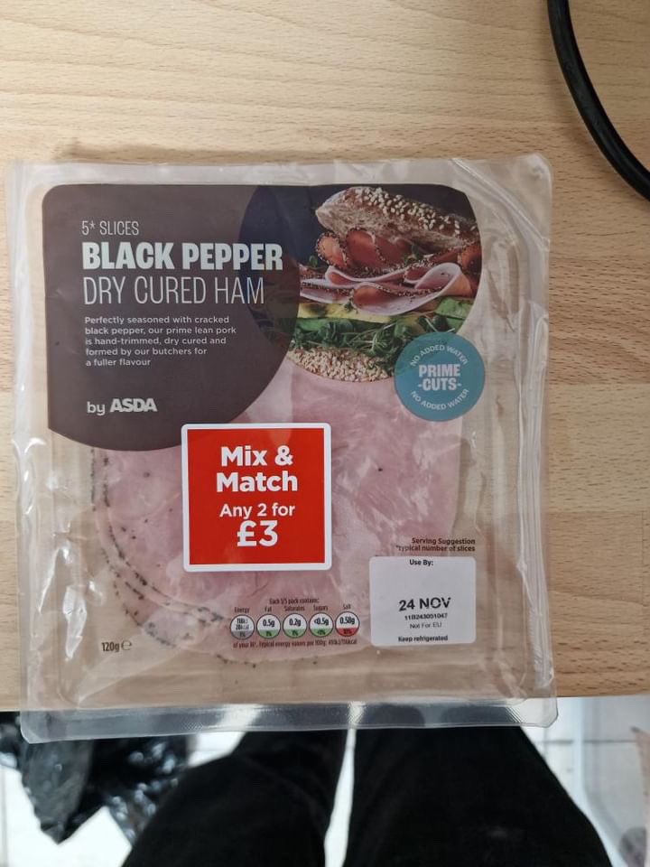 BringMeTheAlana's tweet photo. @AsdaServiceTeam bought this a few days ago, not sure if my partner has already eaten some but I have seen there is blue plastic in the ham, not sure where this has come from? https://t.co/YuPcL6EdxA