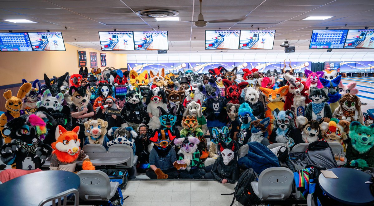 TheFurstState's tweet image. Delaware Furbowl 89 Group photo is here! 
furtrack.com/p/821301

We can't wait to see you all at @newyearsfurball in December!

📸: @jordanfelle
#thefurststate
