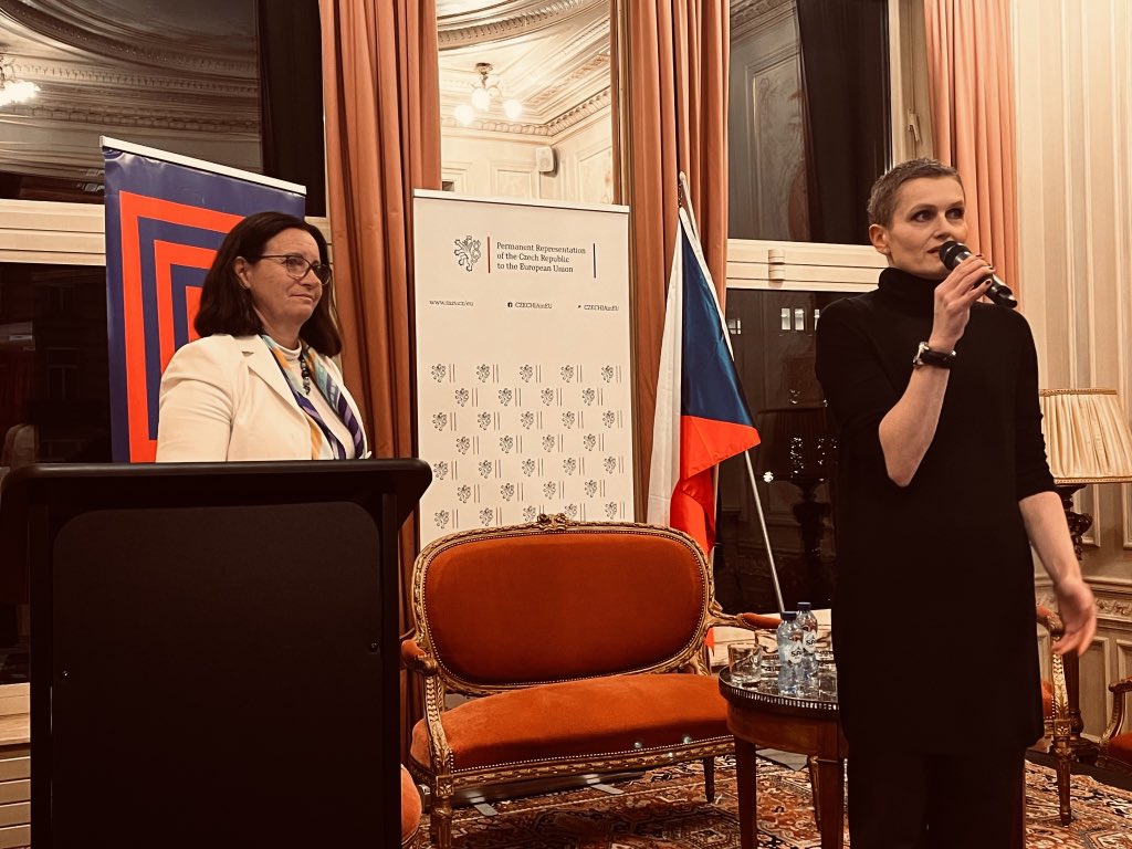 CZtoEU_Brussels's tweet photo. Odkaz Václava Havla zůstává inspirací a podpora demokracie a občanské společnosti je tak stále 🇨🇿 prioritou.
Letošní Evropské dialogy Václava Havla 2024 #EDVH v Bruselu, zahájené ministrem @JanLipavsky, se dnes zaměřily na odolnost demokracie a občanské společnosti ve světě. https://t.co/tsZYTVF0cn