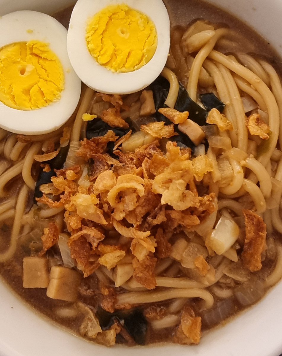 Allyane_AK's tweet image. Homemade Soy sauce &amp;amp; Miso Ramen, wish I didn't forget to buy the pork 😅

#noms
