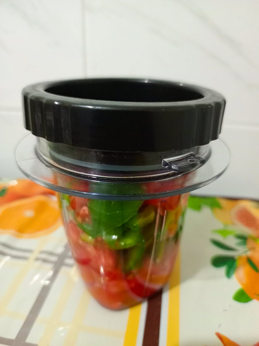 _cate01's tweet image. #Dwarfism Challenges 
My blender hurt my hands &amp;amp; thigh badly last night. I mistakenly closed it wrongly &amp;amp; suffered over 30mins trying to open it. Some1 opened it so easily today reminding me of my limitations, I can&apos;t wrap my hand around it &amp;amp; my physical strength is limited 🤭