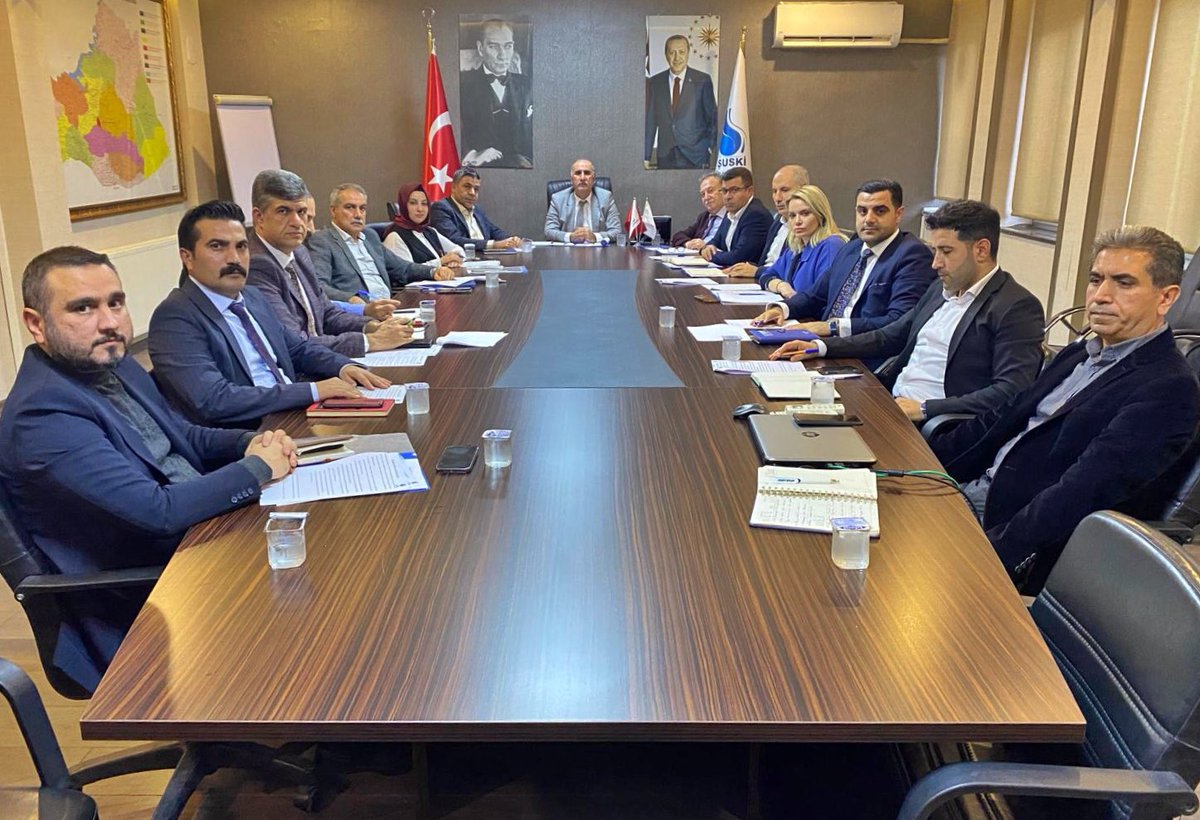 Şanlıurfa’mıza en iyi hizmetleri kazandırmanın gayretiyle çalışıyoruz. 🚰🚧👷
 
ŞUSKİ Genel Müdürümüz Sayın Emin İZOL’un Koordinesinde Genel Müdür Yardımcımız, Daire Başkanlarımız ile birlikte haftalık planlama ve değerlendirme toplantısını gerçekleştirdik.