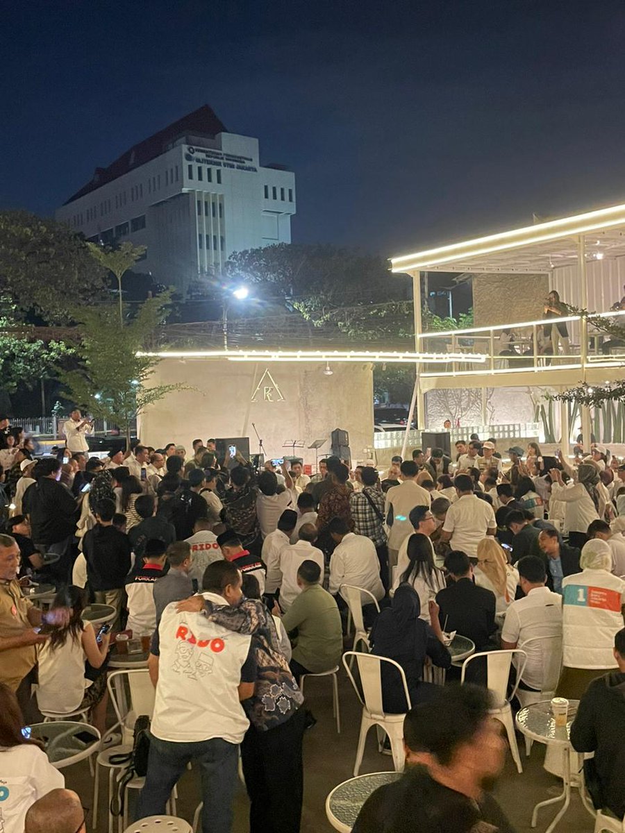 Wah ada yg rapat dg sang Majikan, mgkn laporan kalo survey makin anjlok. 😂
Semakin jelas ya kalo RK adalah boneka. Dan sdh pasti dia akan tunduk &amp; patuh sm majikannya bukan sm Warga Jakarta.

#RidoPenistaNabi
#01TukangGusur

|| SEMI PRIVATE Canva 
Dian Sastrowardoyo Blue South