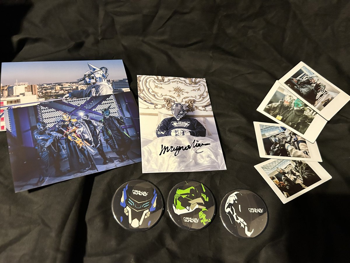 dyukushi3325's tweet image. デザフェス戦利品1
パラサミでお迎えした品々！
次こそは缶バッチコンプ目指すんだでぇ

#Parallelsummit