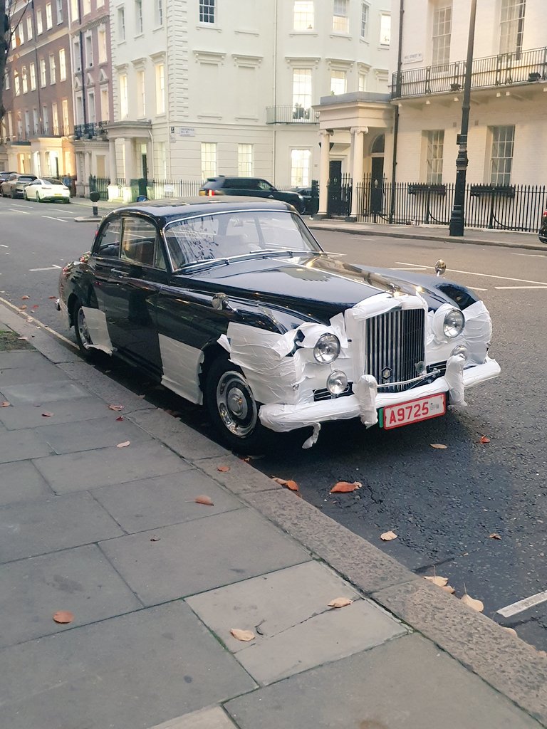 Carsnthings1's tweet image. This amazing Bentley in bandages! Taking protection to the next level!
#autopap #helenwakerley #Bentley @UKClassicCars #manorclassiccars