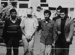 🗓️ On this day, 1979, Iran's Supreme Leader Ayatollah Khomeini 🇮🇷 ordered the release of 13 female &amp; black American hostages 🇺🇸 held at the U.S. Embassy in Tehran due to humanitarian concerns. ✌️🤝 #History #Iran #USA #Hostages #HumanRights