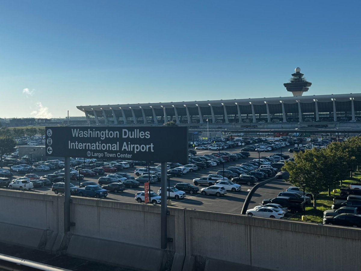 dissonancedance's tweet image. We took a few pictures as we waited for DDT dancer Joel Kioko to arrive from Kenya. Dulles Airport is HUGE!

 #ngomadc #dancerlife  #ballet #picoftheday #thengomaschool  #dancer #equality #community #art #dc #pgcountymd#follow #airportlife #dulles