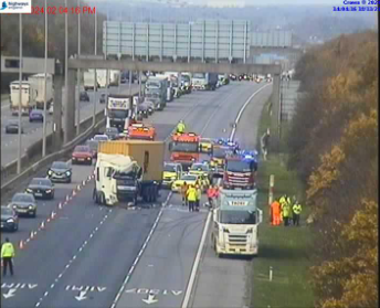 HighwaysEAST's tweet photo. Lanes 1, 2 and 3 (of 4) are closed on the #A1M southbound between J15 #Sawtry and J14 #Huntingdon due to a multiple vehicle collision.

Emergency services and recovery are in attendance.

Delays are building, average journey times are currently being delayed by at least 30 mins. https://t.co/ULZt0pp3QA