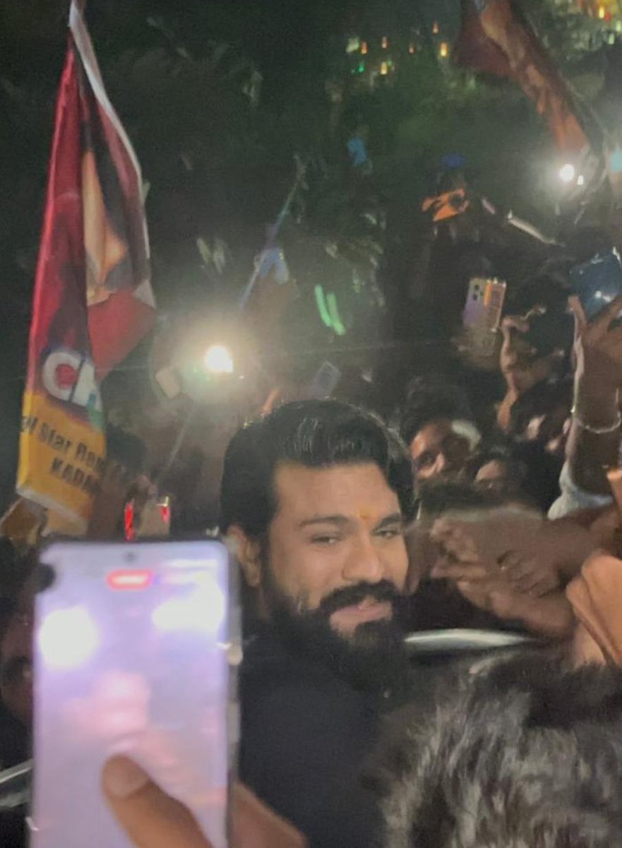 LetsXOtt's tweet image. .@AlwaysRamCharan 🥹❤️ #GameChanger

#RamCharanStormInKadapa