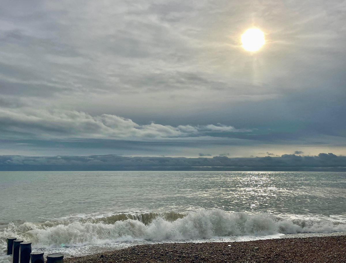 AngelikaHTCG's tweet image. Gentle waves made for good exercise 🏊🏻‍♀️ The sun struggled and gave up 😕 water 10c - air 8c #polarbearchallenge #wildswimming #beachlife #vitaminsea #PettLevelBeach ♥️ #MondayMotivation @TheSnowDreamer