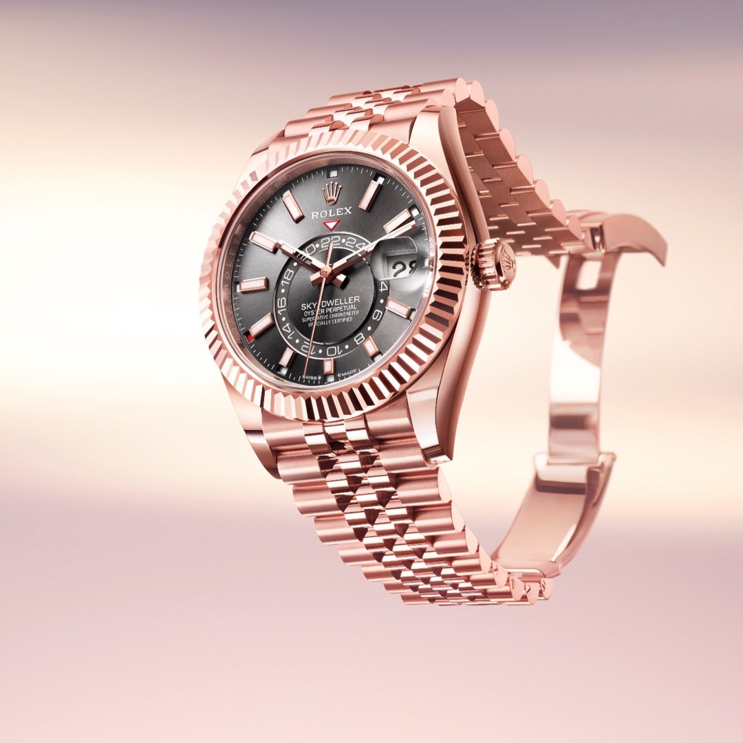 timescomtr1's tweet photo. 18 karat Everose altından yeni @Rolex Sky-Dweller, arduvaz kadrana ve Jubilee bileziğe sahiptir. #Rolex #SkyDweller #RolexTimes #OfficialRolexRetailer #RolexTurkey #Times1965
Telefon : 0 850 303 34 54
Web : https://t.co/A0LuUHlnGy
Adana-Antalya- Gaziantep- Mersin https://t.co/8FTY93iPD5