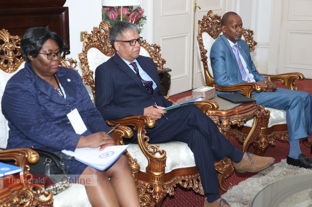 The Herald Zimbabwe (@heraldzimbabwe) on Twitter photo SADC Chairperson President Mnangagwa welcomes the regional bloc's Executive Secretary Mr Elias Magosi who paid a courtesy call at State House in Harare this afternoon. Mr Magosi is in the country for the SADC Extraordinary Summit which started yesterday.
📸 : <a href="/Nyakudjara/">Believe Nyakudjara</a> SADC Chairperson President Mnangagwa welcomes the regional bloc's Executive Secretary Mr Elias Magosi who paid a courtesy call at State House in Harare this afternoon. Mr Magosi is in the country for the SADC Extraordinary Summit which started yesterday.
📸 : <a href="/Nyakudjara/">Believe Nyakudjara</a>