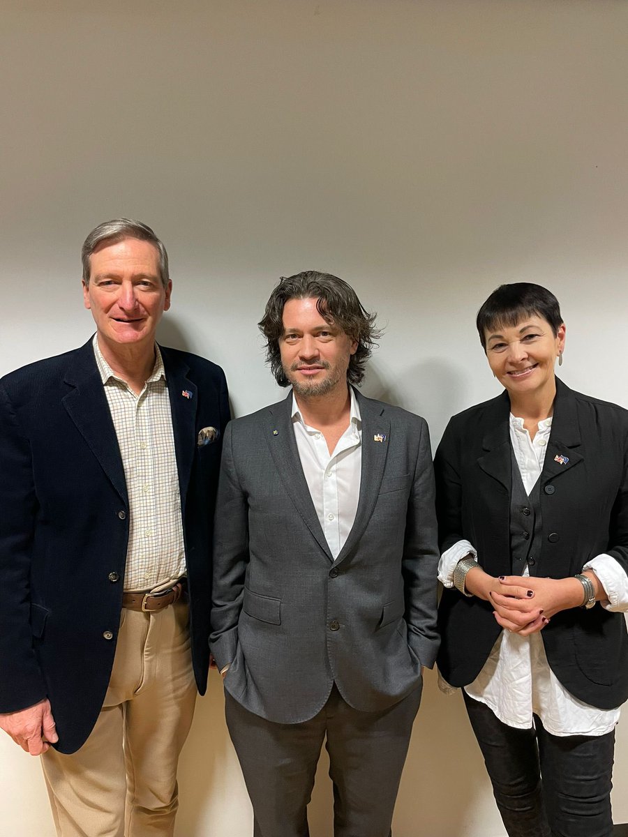 Dominic Grieve (@dominicgrieve_) on Twitter photo It was a privilege on Saturday to be elected co-President with Caroline Lucas of the U.K. European Movement.  
We come from different political traditions but are united in believing that our country's wellbeing is dependant on rebuilding our relationships with our European It was a privilege on Saturday to be elected co-President with Caroline Lucas of the U.K. European Movement.  
We come from different political traditions but are united in believing that our country's wellbeing is dependant on rebuilding our relationships with our European