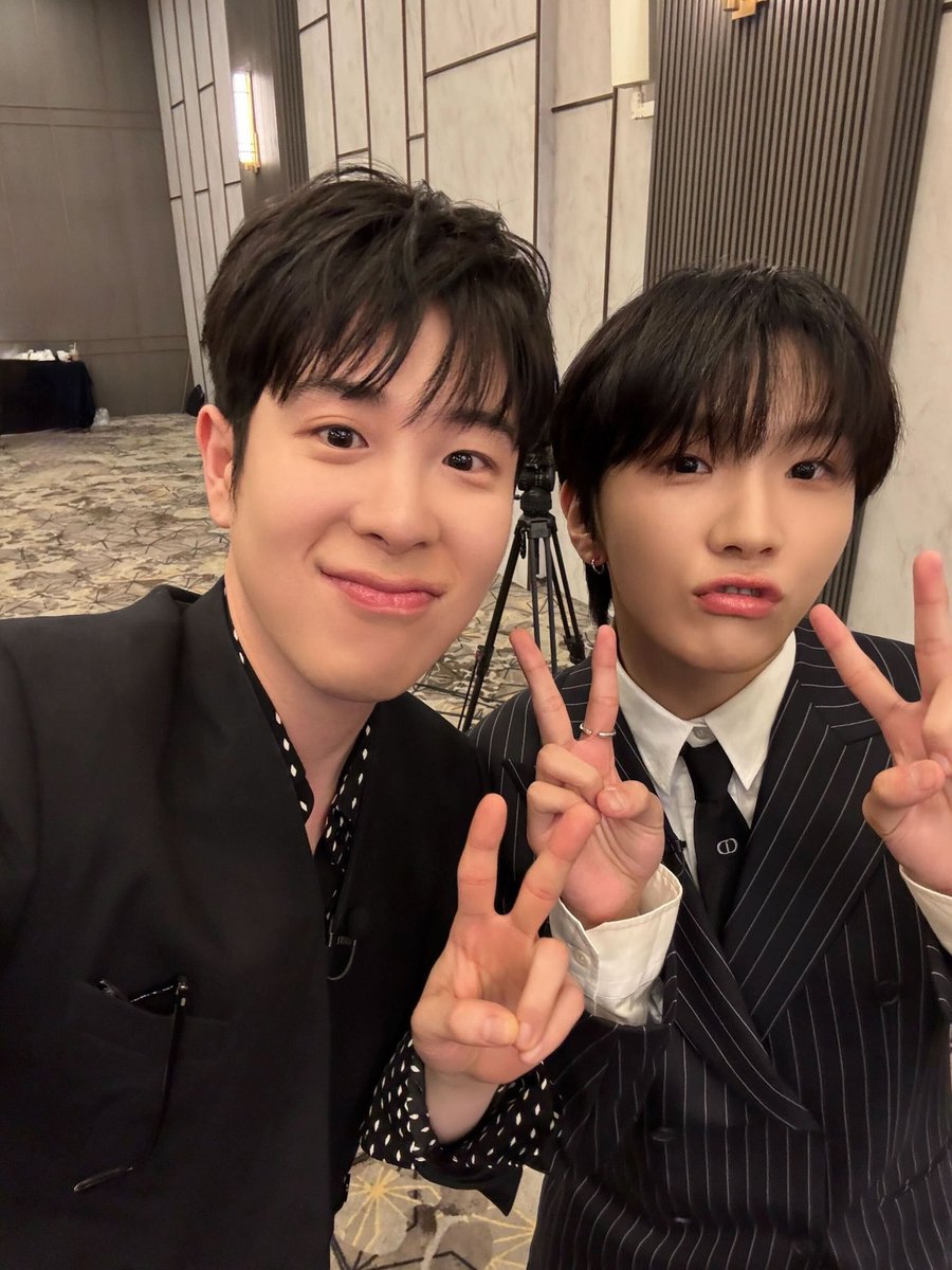 BOYNEXTDOOR_twt's tweet image. 막내즈 ㅎㅎ 
(선배님 사랑함돠❤️)

#BOYNEXTDOOR
#보이넥스트도어
#WOONHAK
#운학
#주주총회