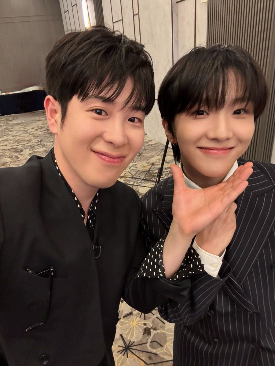 BOYNEXTDOOR_twt's tweet image. 막내즈 ㅎㅎ 
(선배님 사랑함돠❤️)

#BOYNEXTDOOR
#보이넥스트도어
#WOONHAK
#운학
#주주총회