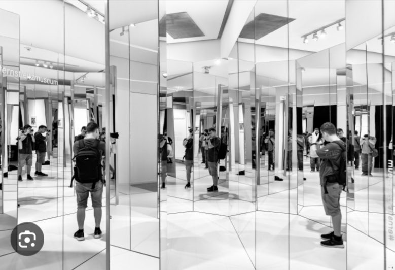 Wir werden Zeuge, wie ein Sachverhalt in sein Gegenteil verkehrt wird. Bisher galt jemand, der/ die beleidigt wurde, als Opfer einer Straftat. Jetzt wird das Opfer zum Täter gemacht , weil es die Straftat anzeigt. Läuft unter „Spiegelung“ bei den Propaganda-Tricks. #nius #Habeck