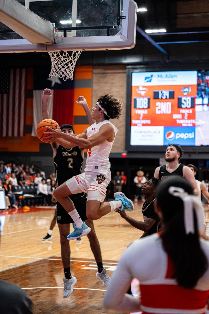 Edinburgcisd's tweet image. Alumni Spotlight:

Congratulations Robert Vela High School alumni EJ Avelar who is representing the RGV on the UTRGV Vaqueros Men&apos;s Basketball roster! #AlumniSpotlight