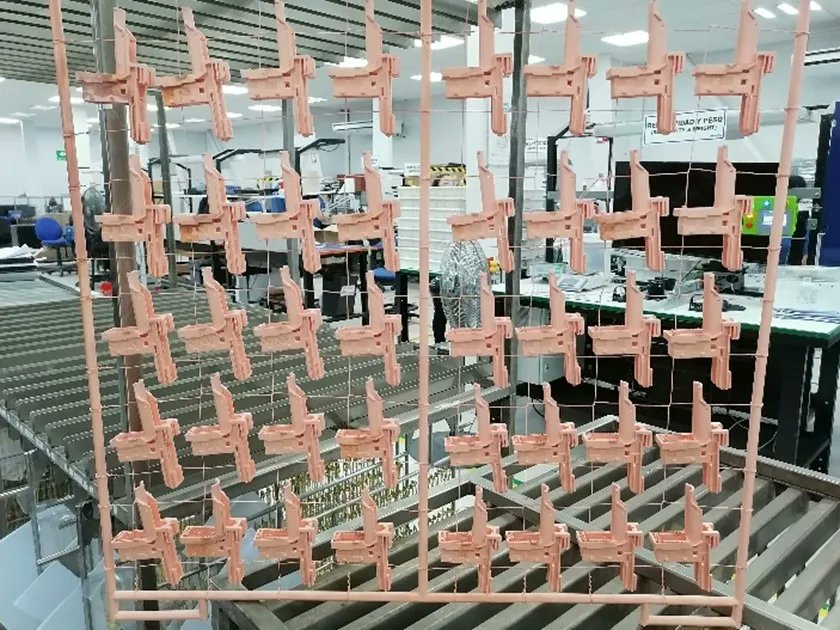 Félicitations à Jean Dematos qui soutient sa thèse aujourd'hui à 9h30 à l’IUT de Besançon.
Titre : “Caractérisation des électrodépôts  de cuivre sans additifs organiques, réalisés en milieu acide sulfurique,  sous courant continu ou pulsé, compréhension des phénomènes anodiques”