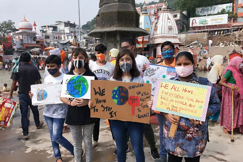 🇮🇳 #COP29 : « La transition énergétique en #Inde est marquée par de profondes inégalités »
À l'heure où New Delhi suffoque et ferme ses écoles, dans <a href="/bastamedia_/">Basta!</a>, l'analyse d'Aurélie Leroy ("Dissidences dans la « nouvelle » Inde" cetri.be/Dissidences-da…)
👉cetri.be/COP29-La-trans…
