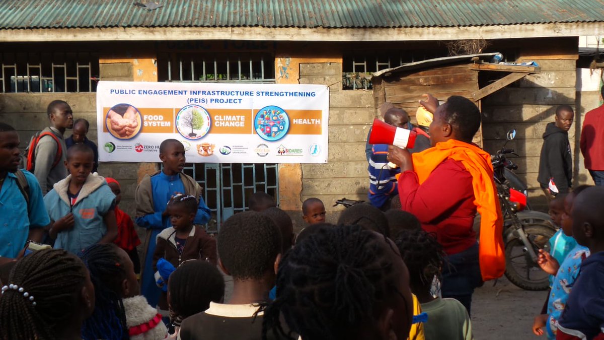 UnganoTena's tweet image. 🌍 Exciting day at Kingston in Viwandani with #PEISProject, supported by @APHRC! We’re exploring how climate-smart practices in food systems can boost health and resilience in our communities. Together, we’re paving the way for a sustainable, healthier future! 🌱💪 @otiezmilly