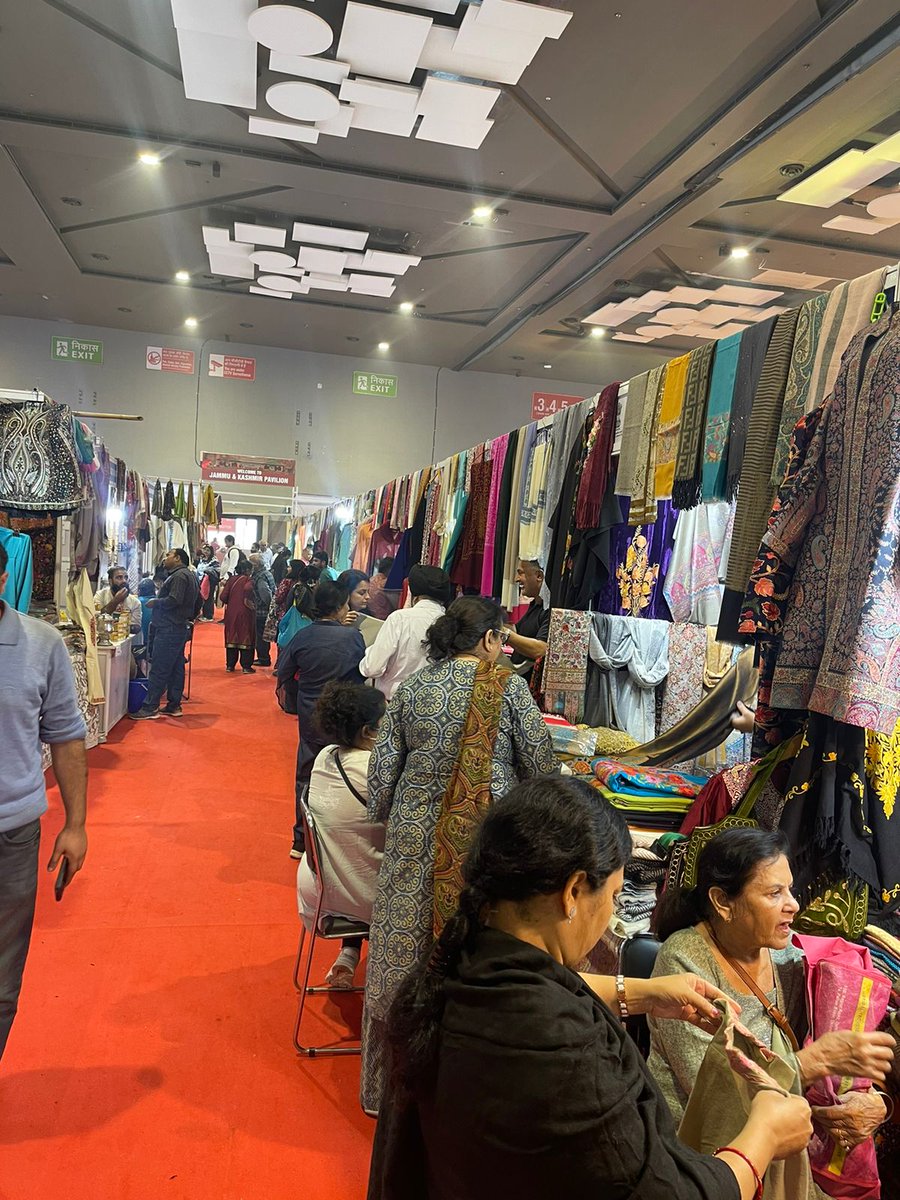 Jktpo_jk's tweet photo. The Jammu &amp; Kashmir Pavilion at #IITF2024 has become a crowd favorite, showcasing the region's rich heritage through exquisite Pashmina shawls, intricate handicrafts &amp; premium dry fruits. A must-visit for art lovers and connoisseurs of authenticity! @OfficeOfLGJandK @OmarAbdullah https://t.co/id3oCCj6Az