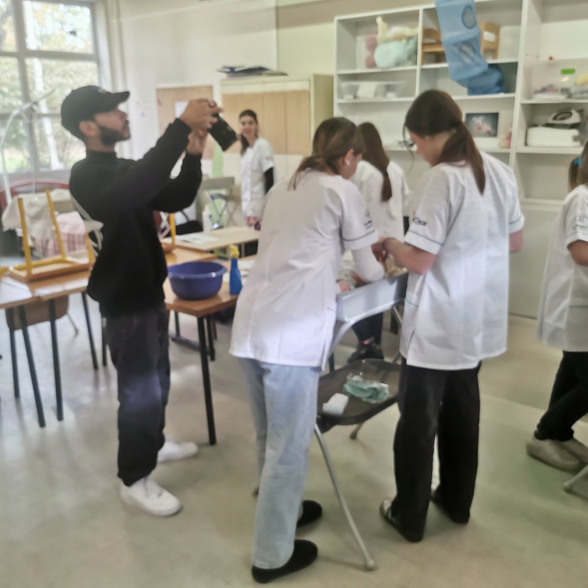 Silence, on tourne 🎬
Avec les élèves de seconde pro SAPAT... Pour la réalisation du film sur Camille Costa de Beauregard.
#tournage #chambery #beatification #savoie #lyceepro