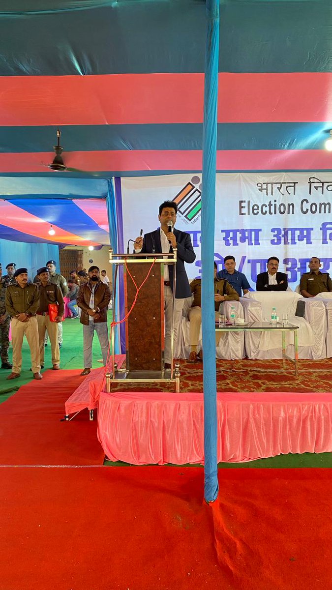 DC_Ramgarh's tweet photo. आगामी विधानसभा निर्वाचन 2024 की तैयारियों की निर्वाचन आयोग से आए प्रेक्षकों  द्वारा मतदान को सफलता पूर्वक संपन्न कराने हेतु पुलिस पदाधिकारियों को दी गई अंतिम प्रशिक्षण ।
@ceojharkhand @ECISVEEP https://t.co/SMySDKCPev